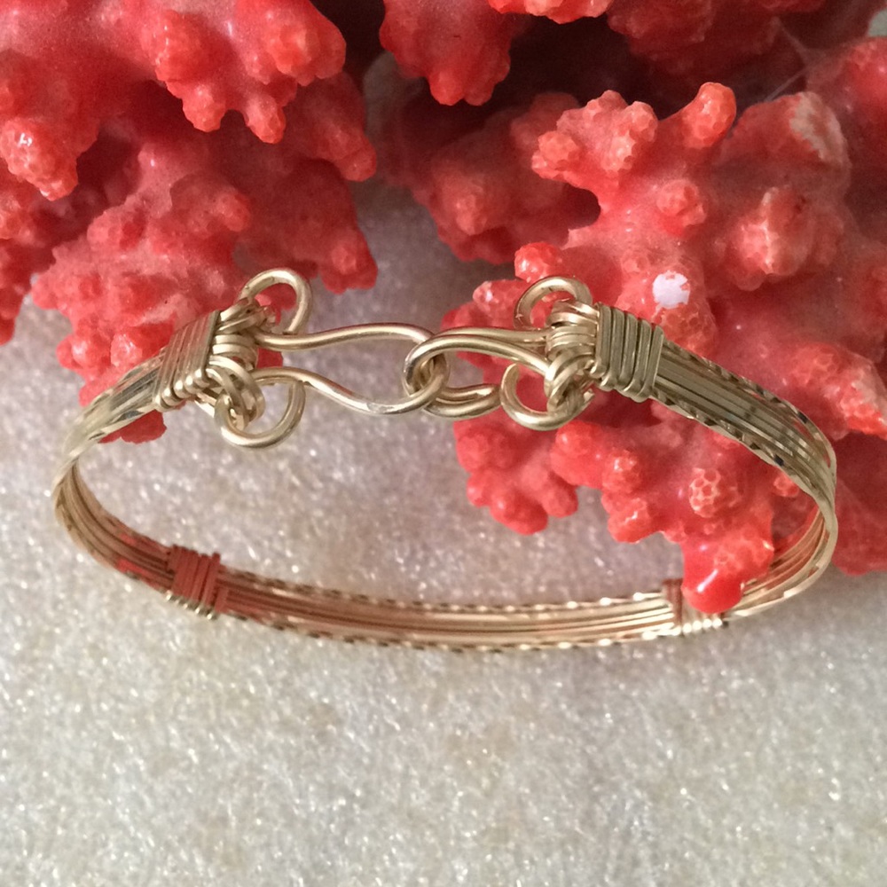 Vintage rose gold wire bracelet